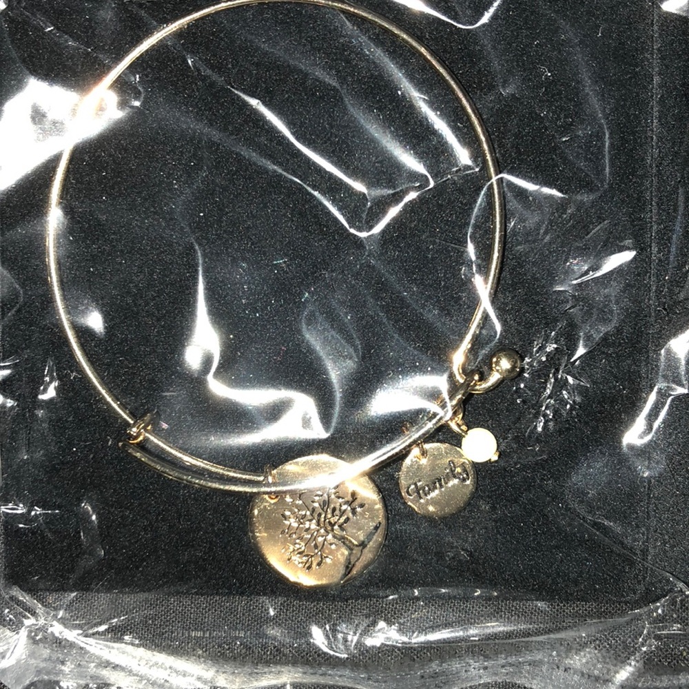Avon precious charms tree of life bracelet